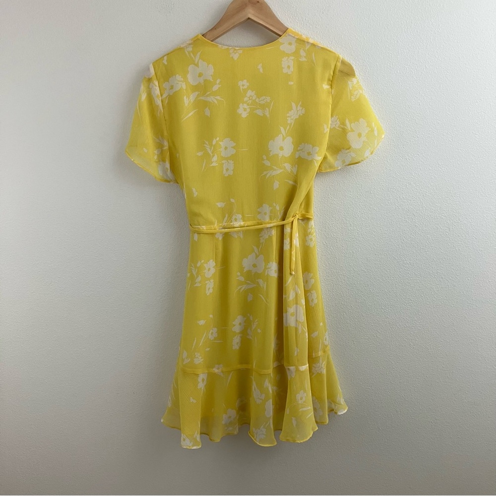 🔴 Floral Ruffled Wrap Dress - Picture 11 of 13